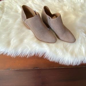 Lucky Brand Brooklin Perforated Suede Boots Sz 9.5